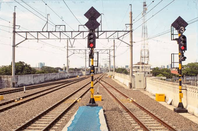 Railway signals and tracks